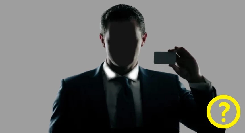 сотрудник с удостоверением